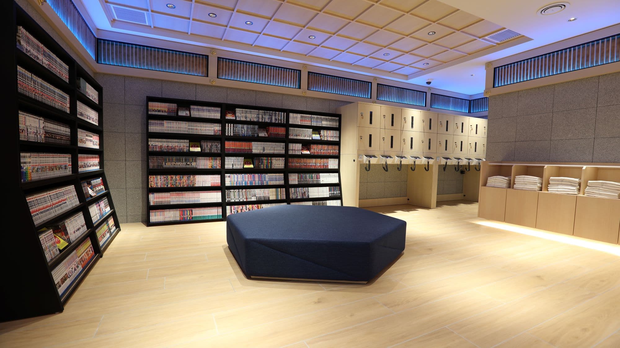 Lobby [Manga corner, 16 lockers, amenity bar]