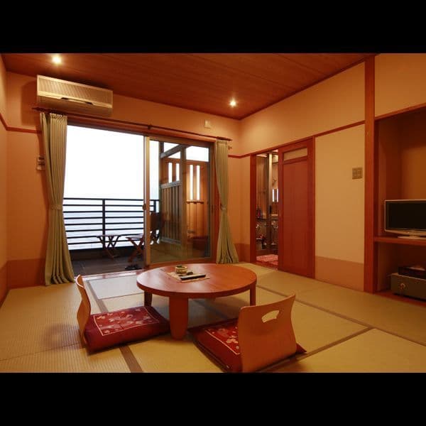 2nd floor guest rooms