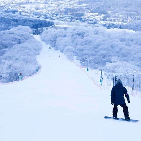 □ Karuizawa Prince Hotel Ski Resort for beginners to advanced skiers
