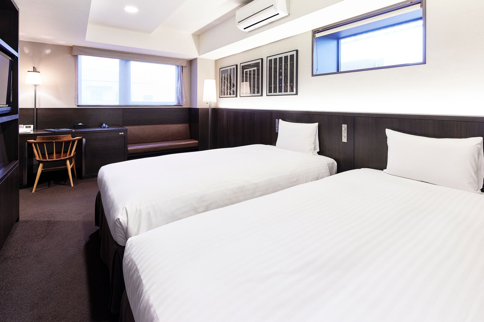 Corner Twin Room