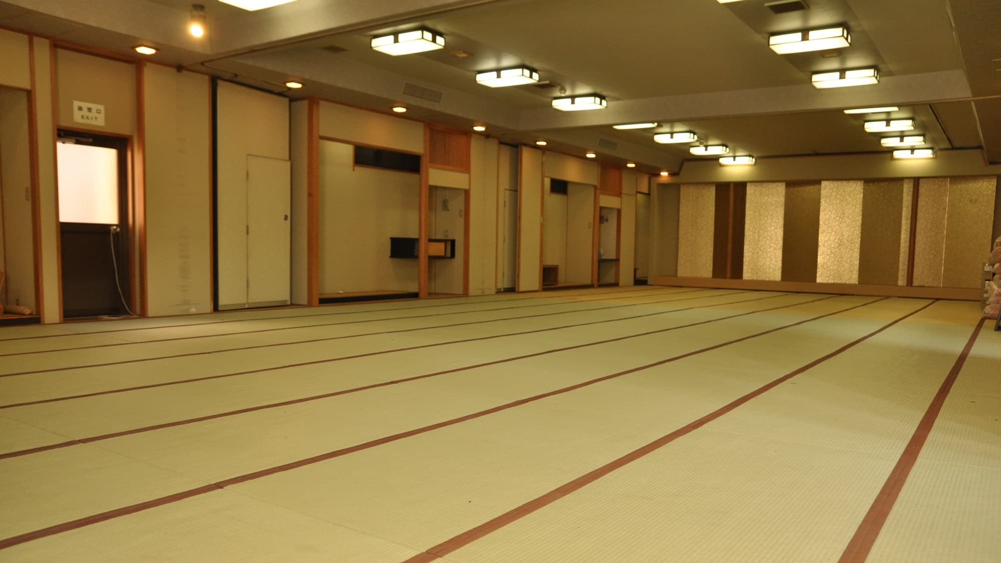 *[Large hall/Sensou Restaurant] Equipped with audio equipment! Can also be used as a large banquet hall of up to 120 tatami mats.