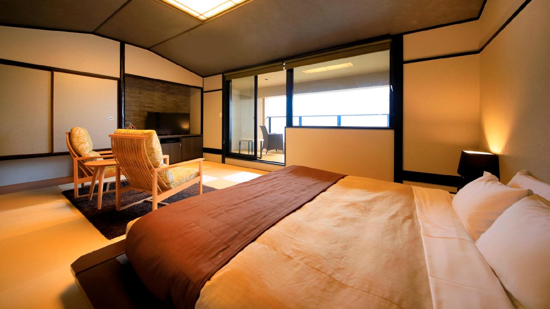 [Main building] Top floor / Japanese-style room with open-air bath King size bed (example)