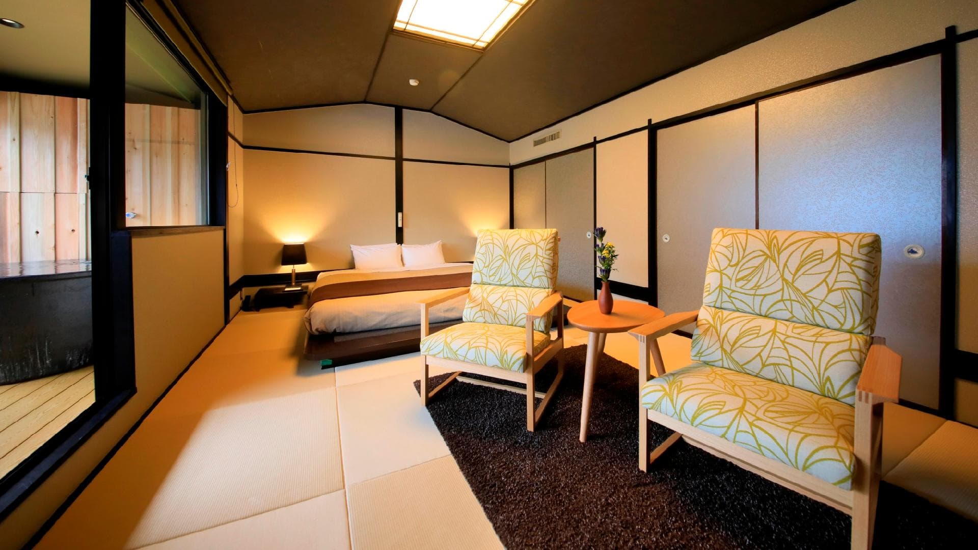 [Main building] Top floor / Japanese-style room with open-air bath King size bed (example)