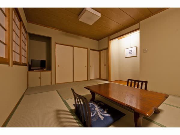 Japanese-style room with 12 tatami mats
