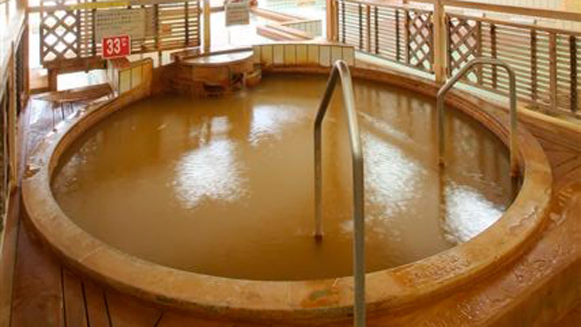 *Masutomi Radium Spring Gorge/Masutomi no Yu: There are four types of free-flowing hot spring baths at different temperatures!