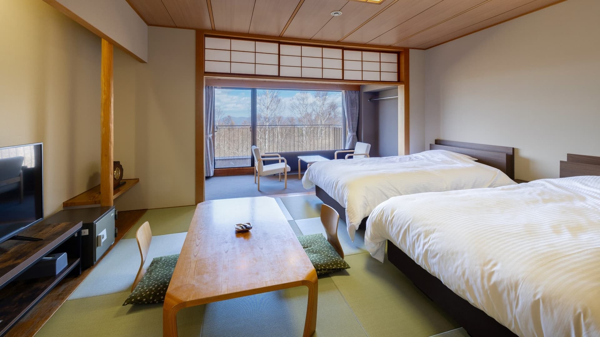 Japanese-style room with bed (two rooms, 10 tatami mats and 4.5 tatami mats), veranda and toilet included [non-smoking]