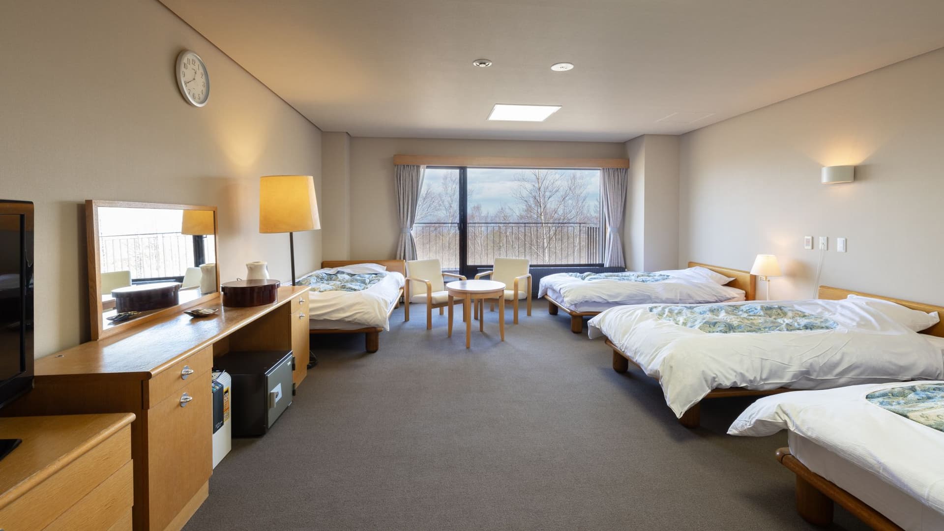 Western-style room (4 beds) Barrier-free, with bath and toilet [Non-smoking]