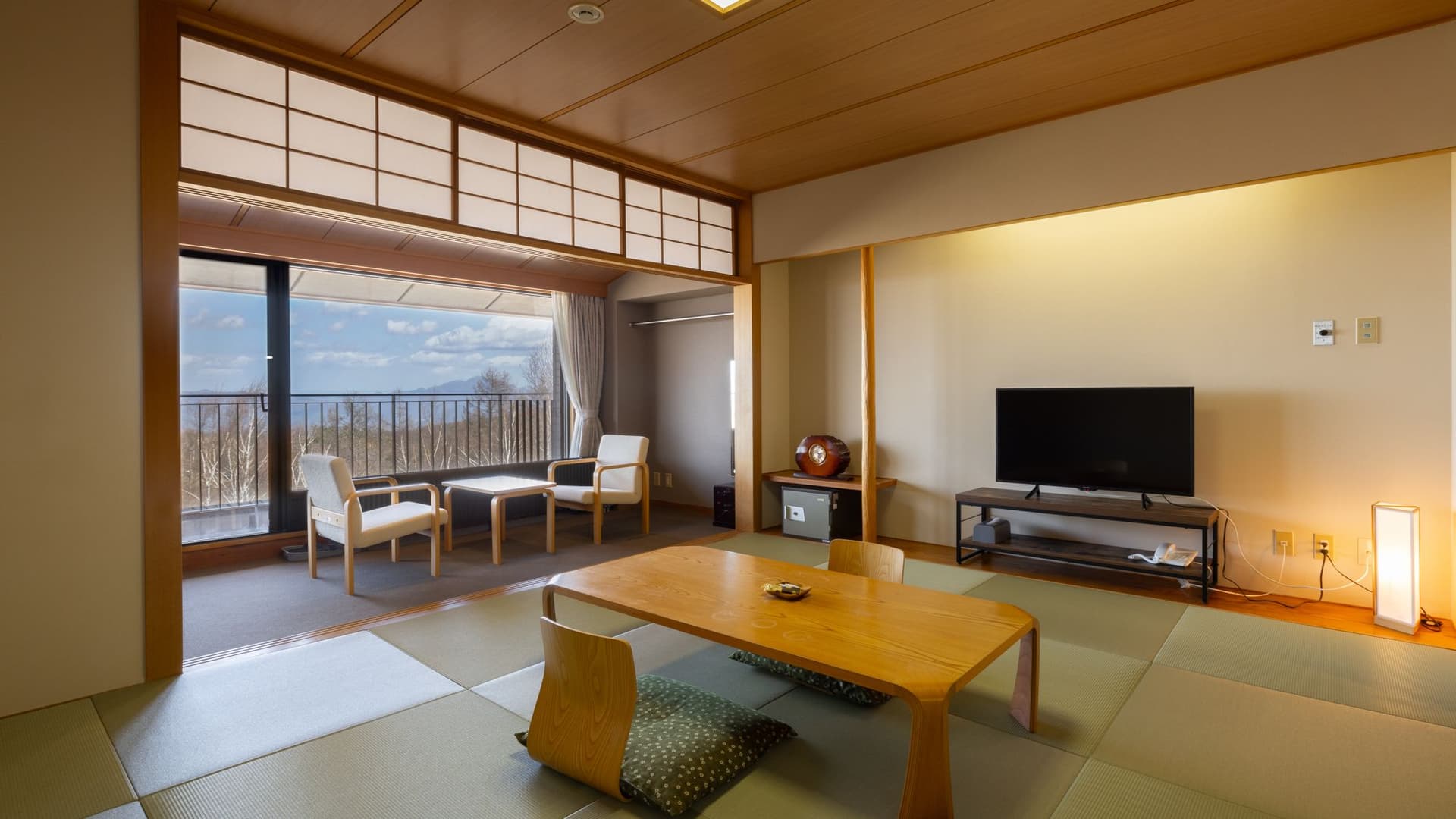 Japanese-style room (two rooms, 10 tatami mats and 4.5 tatami mats), with a veranda and toilet [non-smoking]