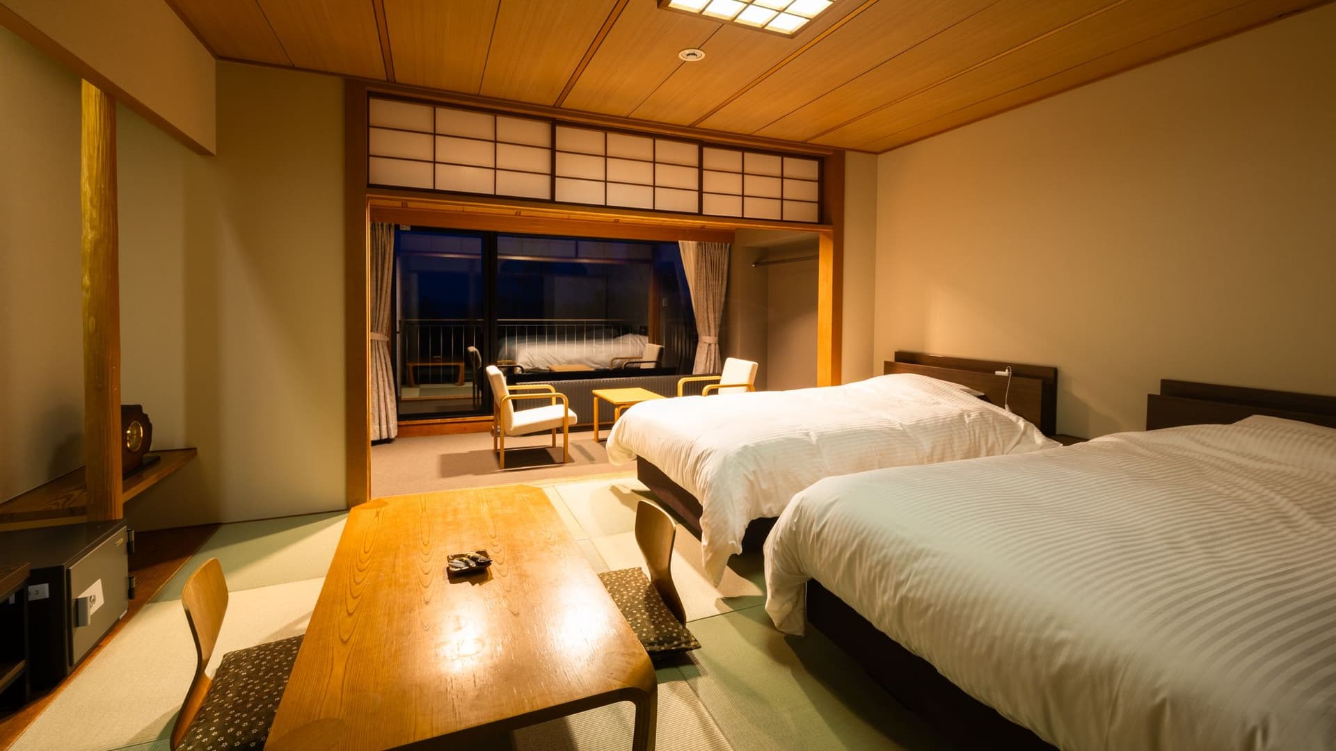 Japanese-style room with bed (two rooms, 10 tatami mats and 4.5 tatami mats), veranda and toilet included [non-smoking]