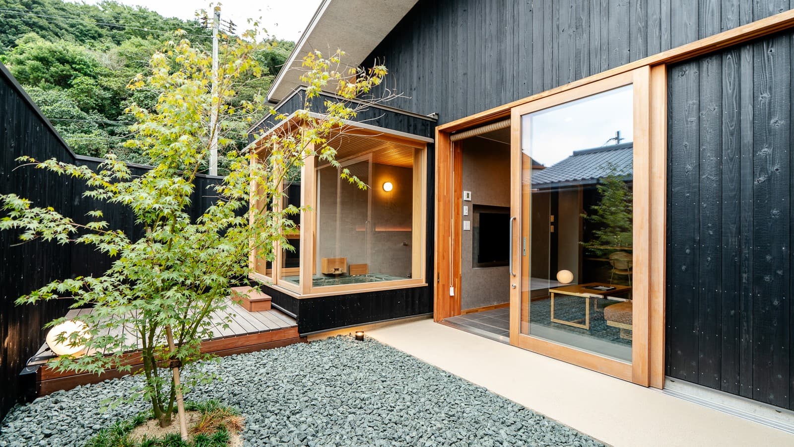 [Hikari 301] A guest room with an indoor bath that looks like an open-air bath (example of a guest room)