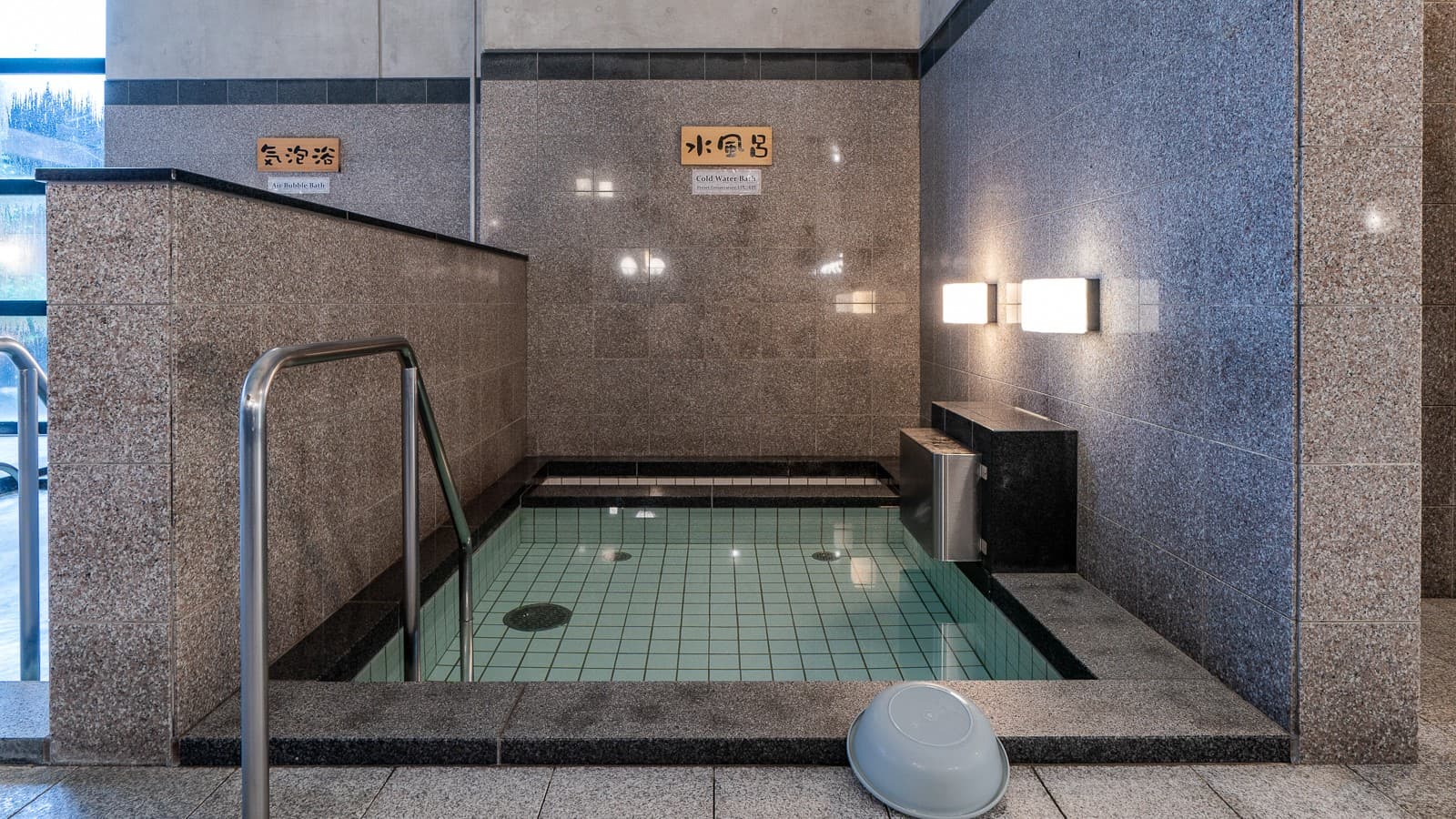 [Large public bath/cold bath] You can expect some great benefits from the sauna and even the bath.