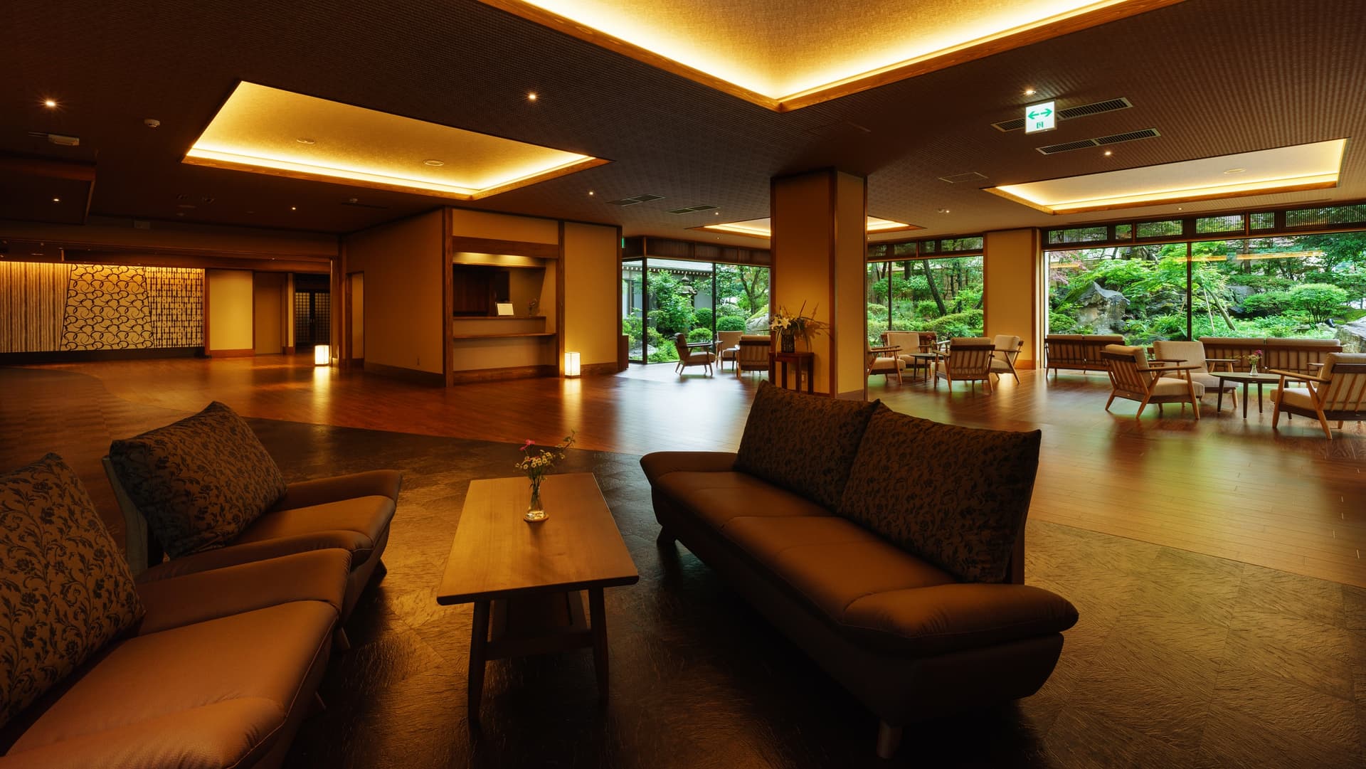 Interior - Lounge
