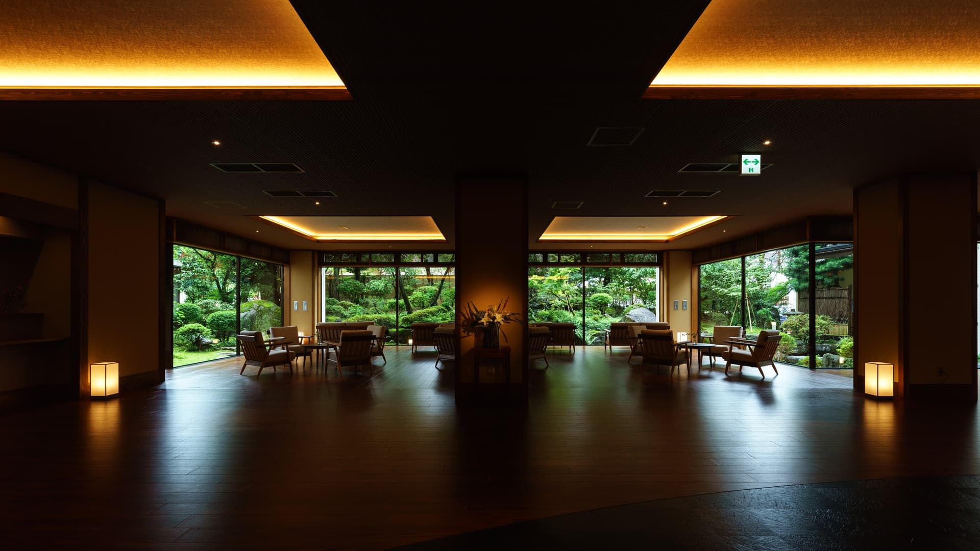 Interior - Lounge
