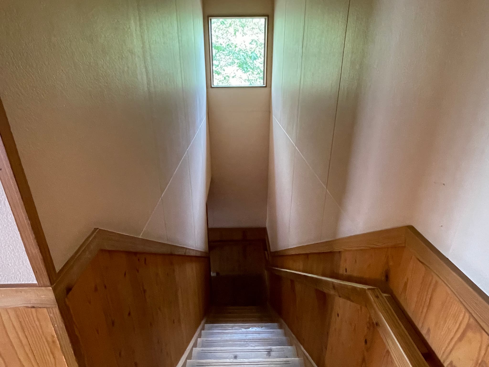 [Japanese-style room/20 tatami mats] Two-story
