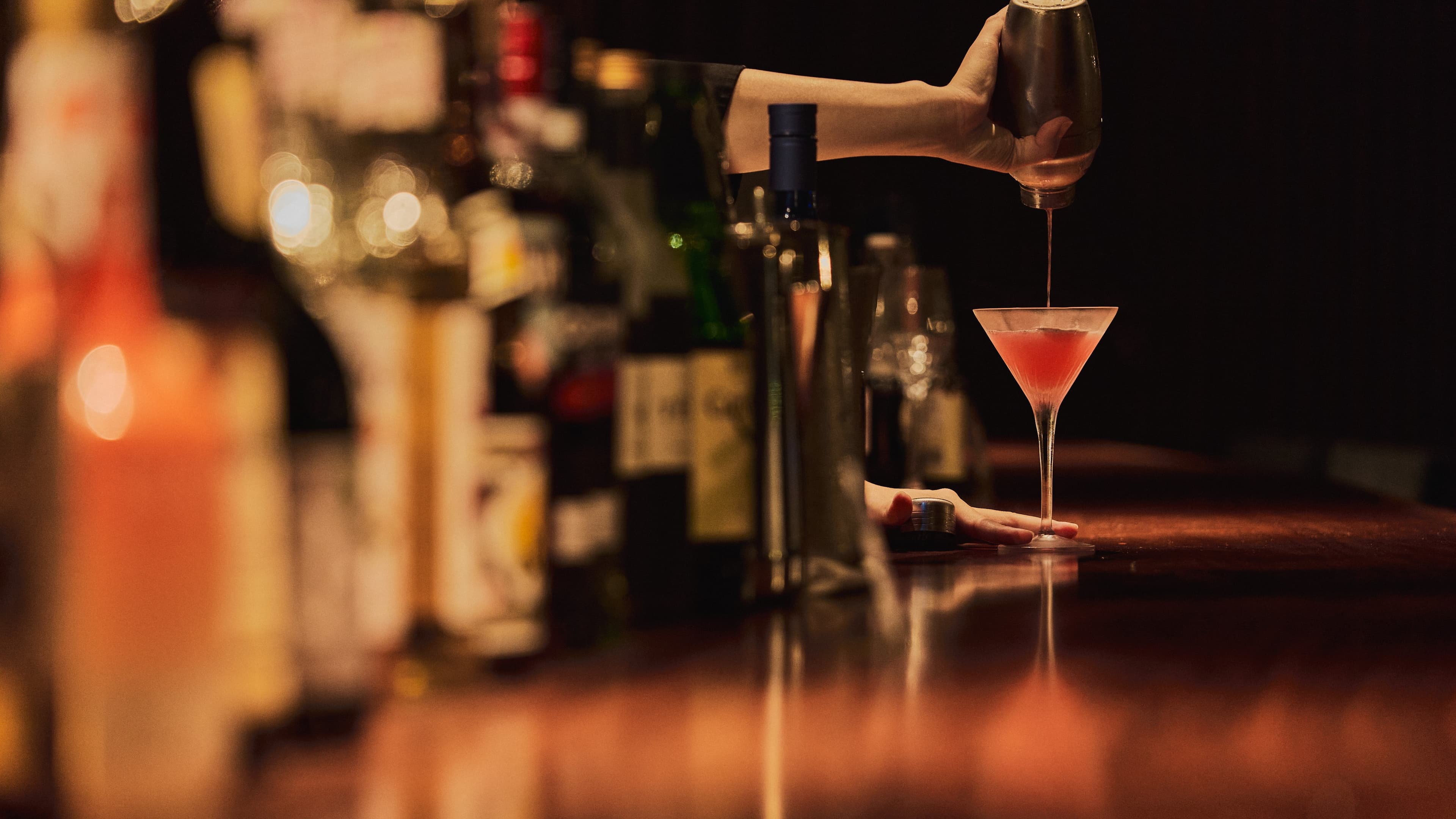 [BAR] Enjoy a wonderful night with your favorite drink