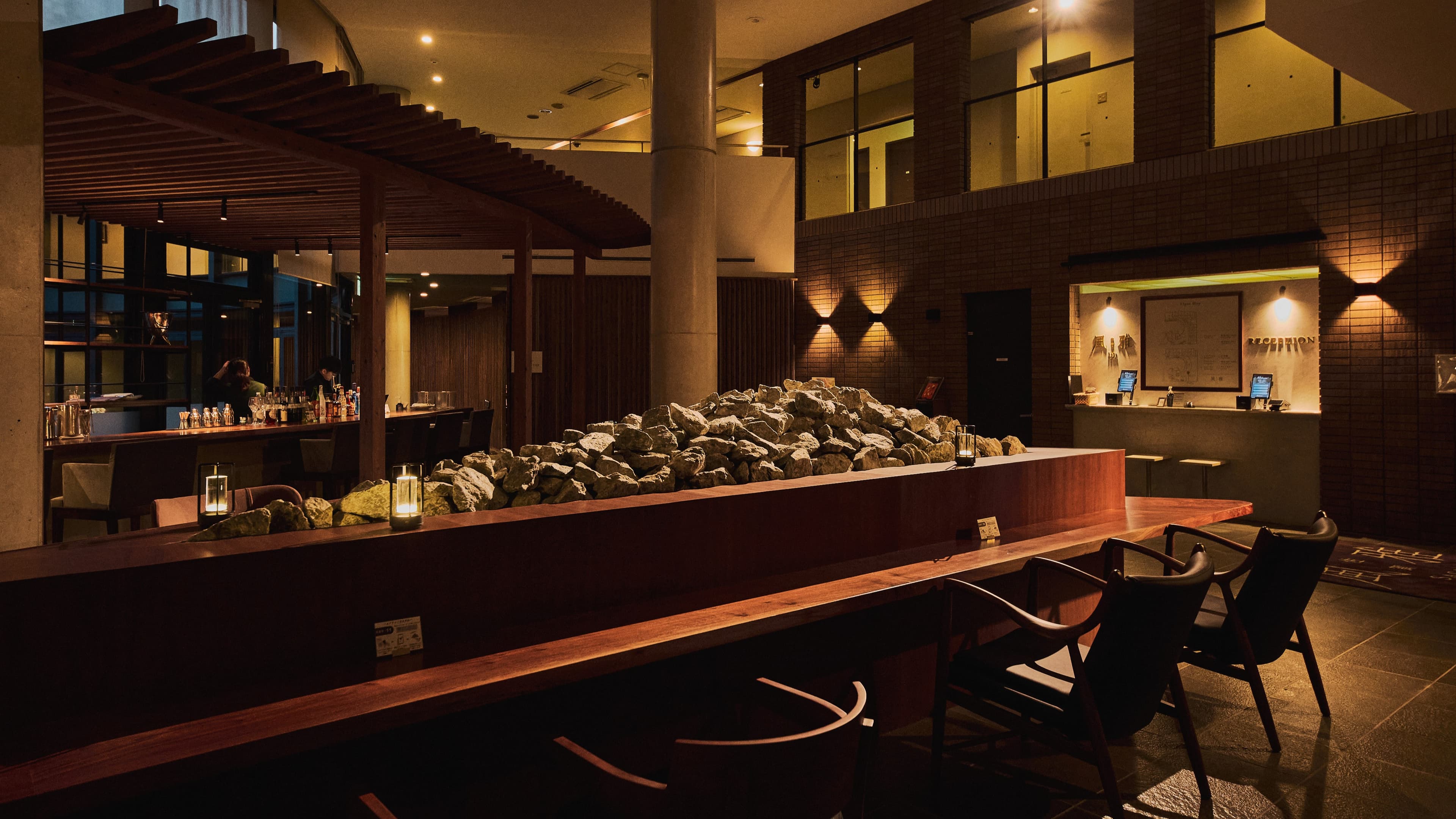 [Lounge] A lounge with a different atmosphere at night
