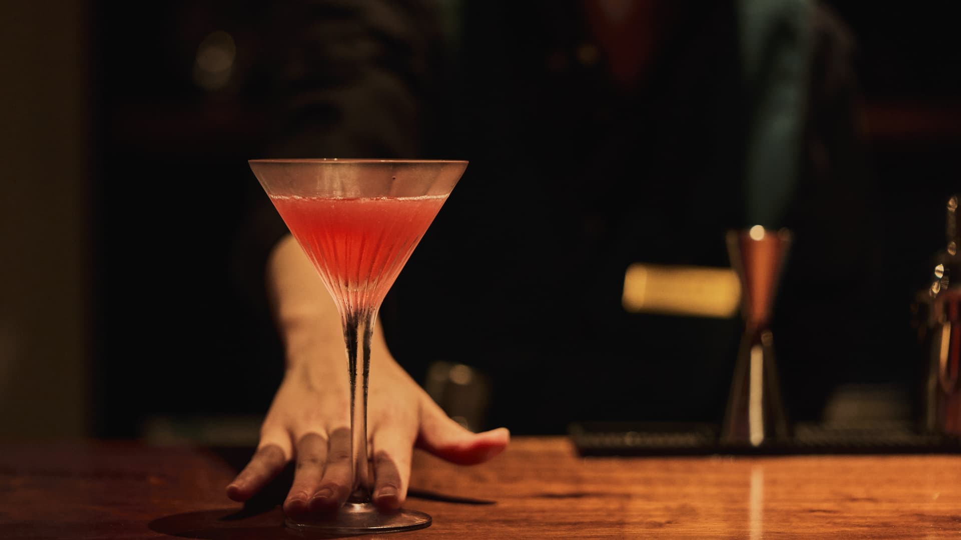 [BAR] Enjoy a wonderful night with your favorite drink