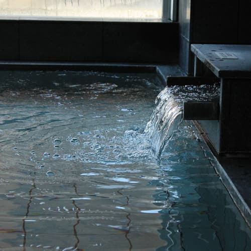[Indoor bath] Large windows are open! A herbal bath is also available.