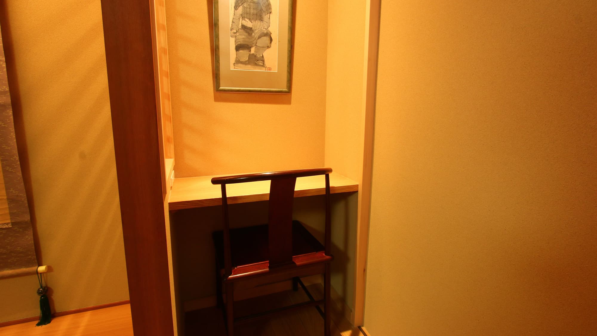 A guest room with a semi-open-air bath and a desk perfect for workcation
