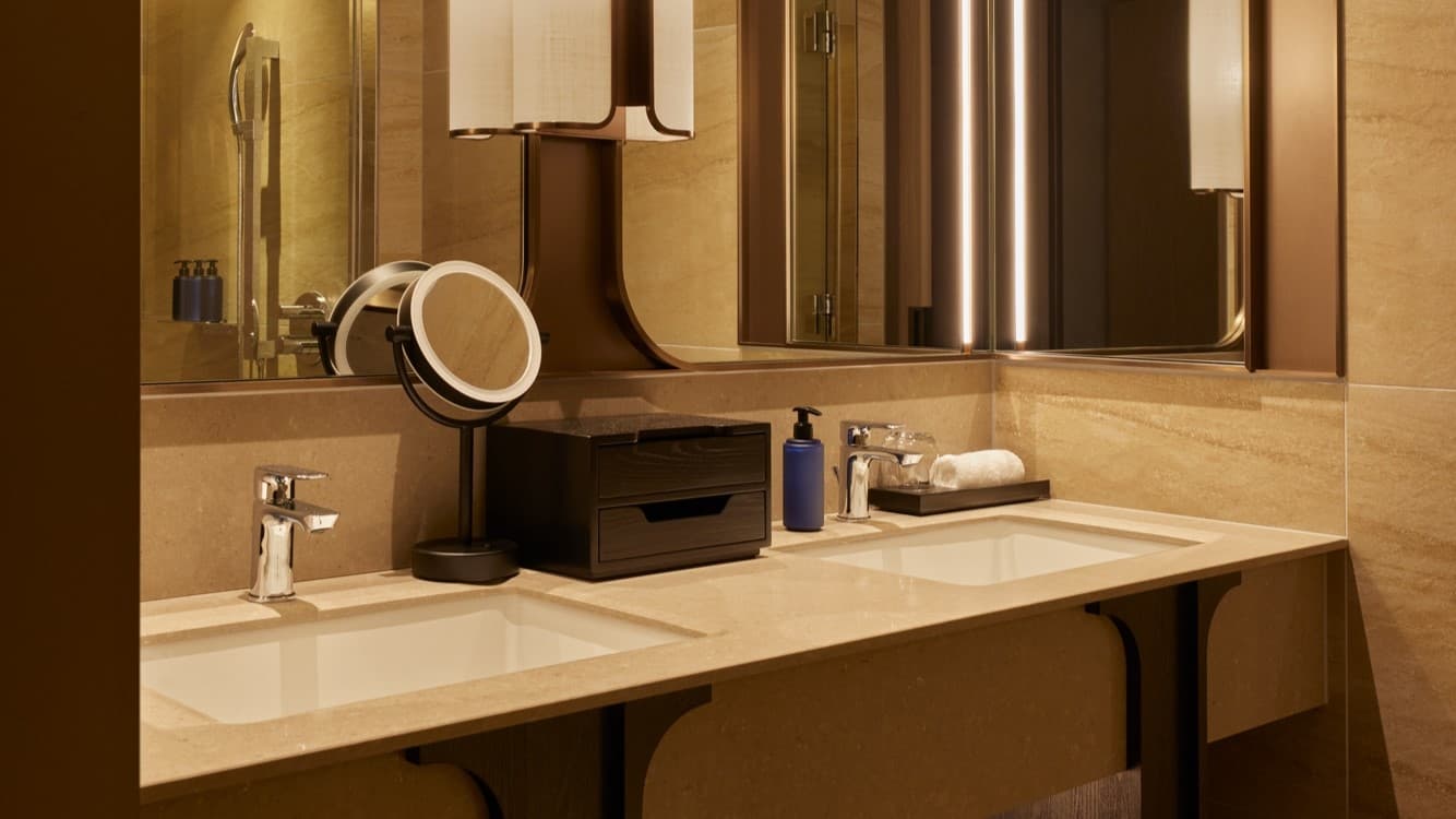 Spacious double basin