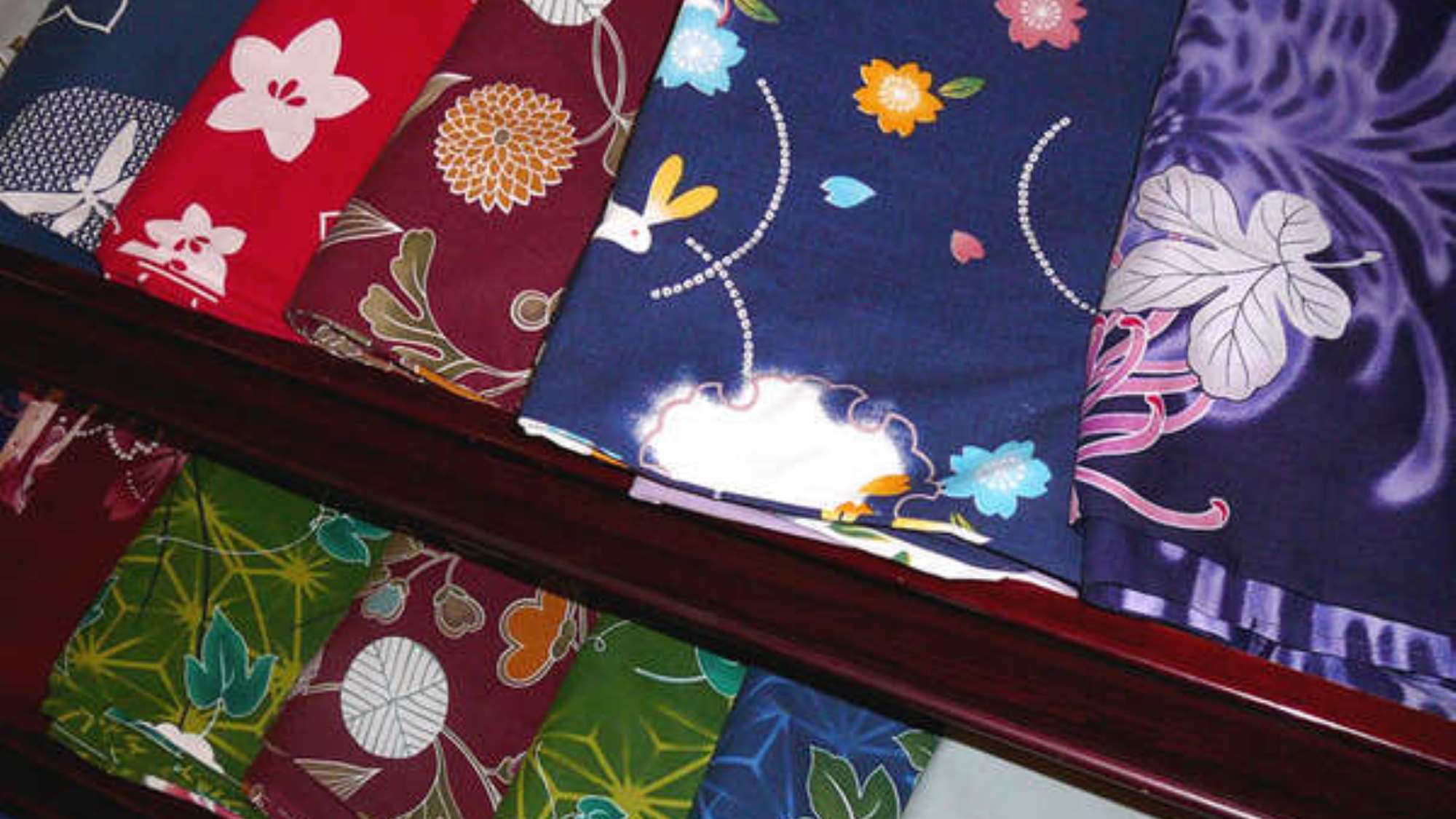 Colorful colored yukata for women (usually 800 yen)
