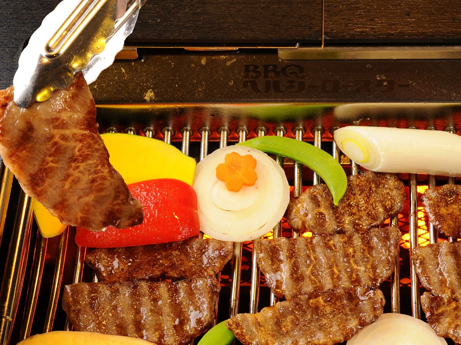 Smokeless roaster that does not emit smoke! Since excess fat is removed, you can enjoy meat healthy.