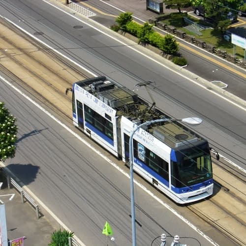 ☆ Tram / Low-floor train Rakuru-go image ~ 2 minutes walk to the tram stop. The service runs every 5 to 10 minutes ♪