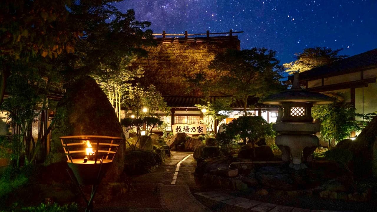 Ranch house / night appearance