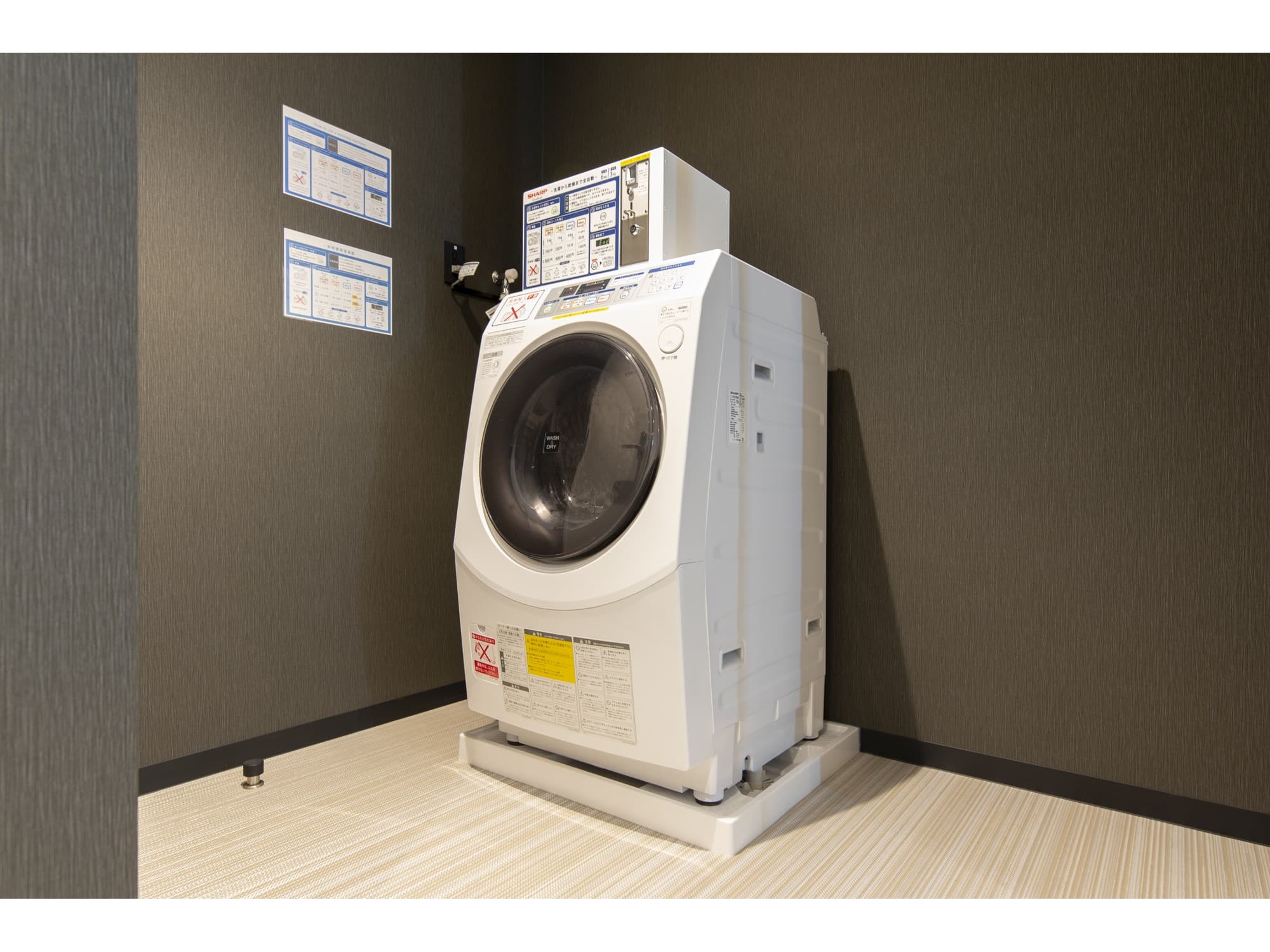Coin laundry