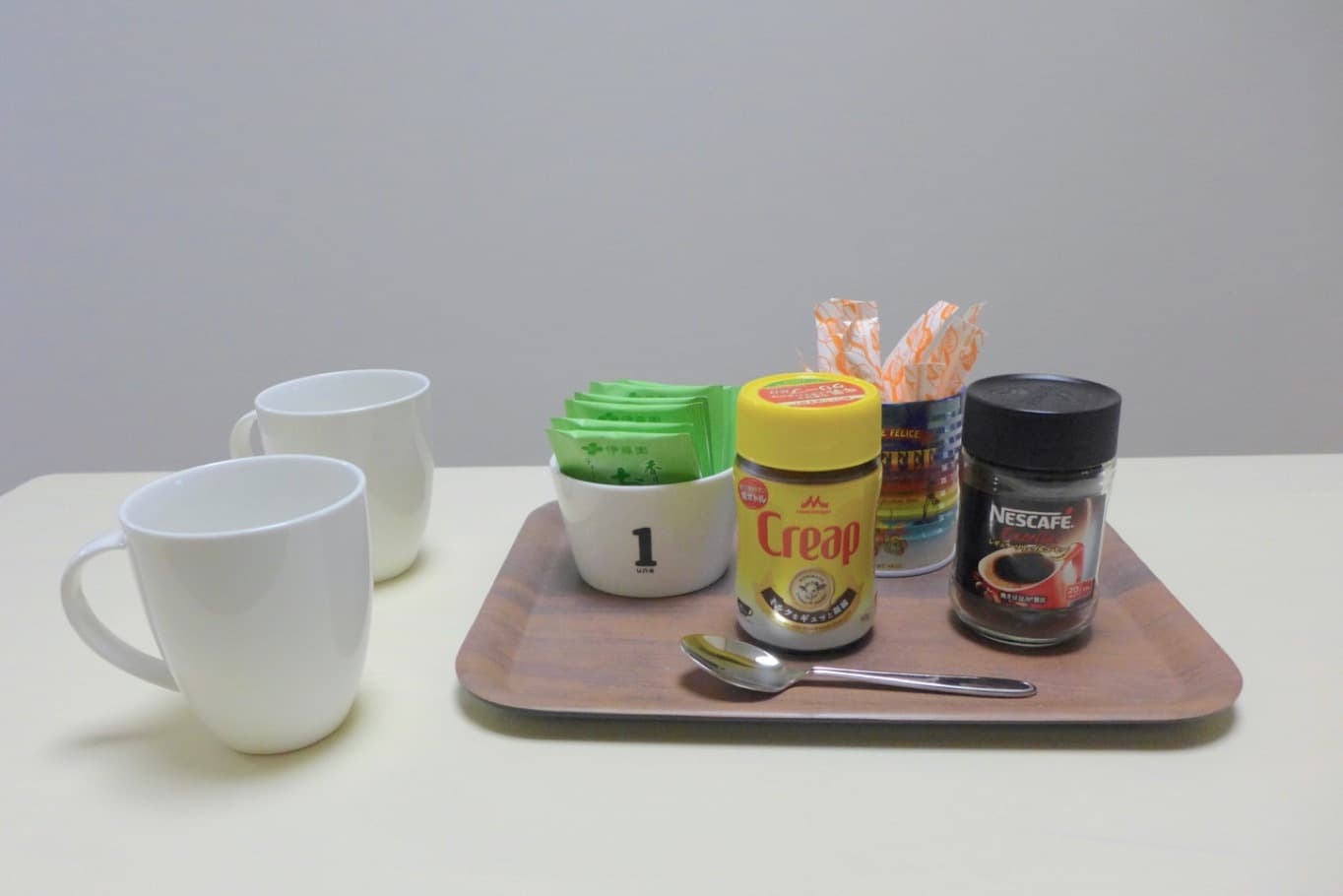 Feel free to drink green tea and coffee in the room.