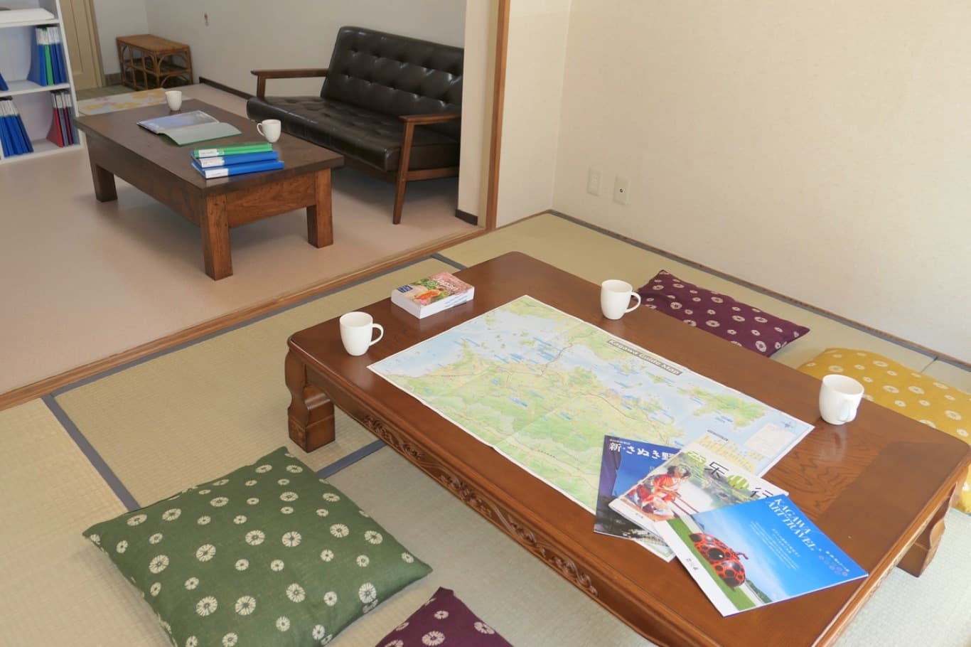After dinner, please use the guest lounge as a place to chat.