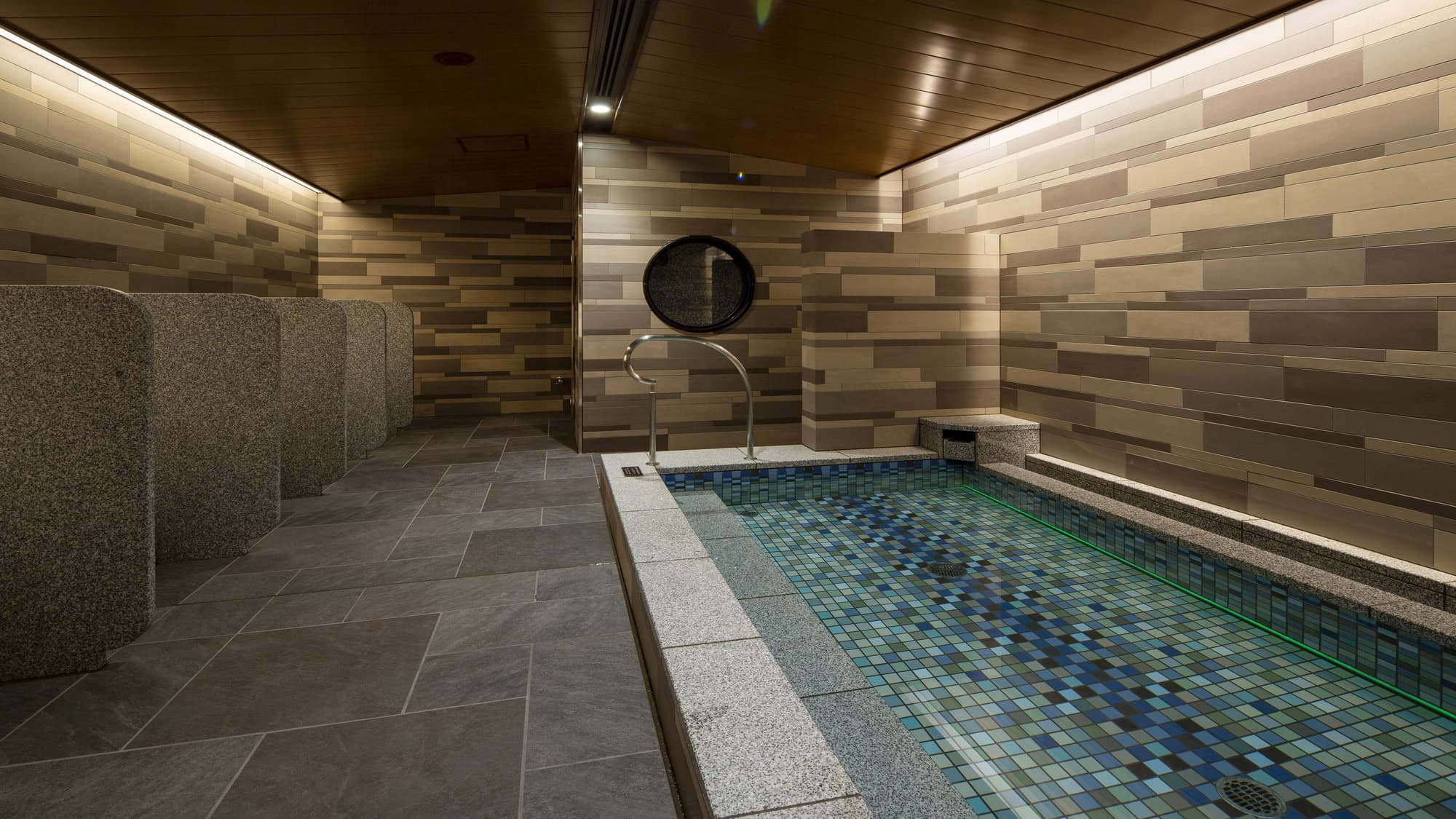[Facilities in the building] "Trinite", a hot bath facility with a sauna