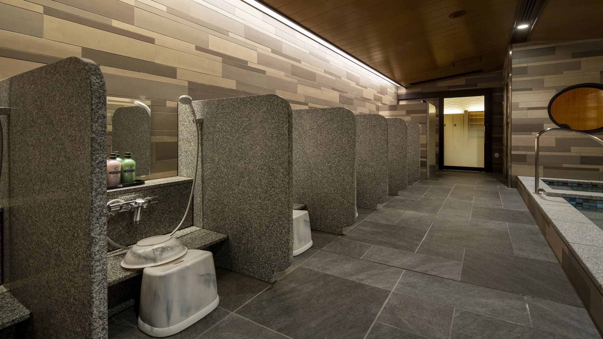 [Facilities in the building] "Trinite", a hot bath facility with a sauna