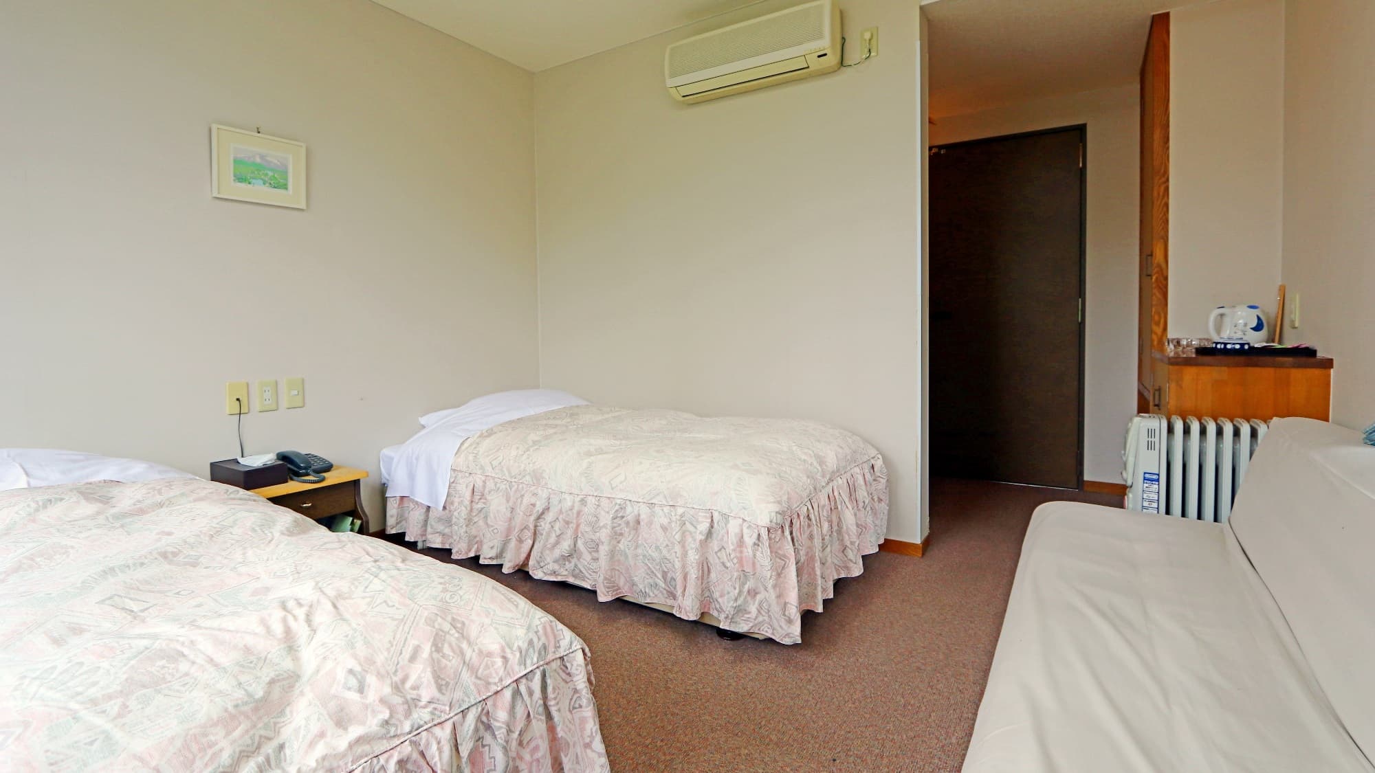 ★【Twin Western-style Room】Includes sink and bidet toilet.