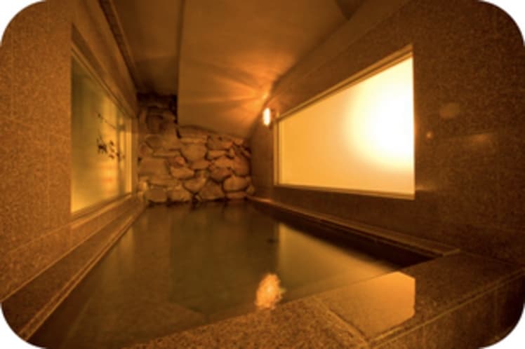 Sister hotel's large bath