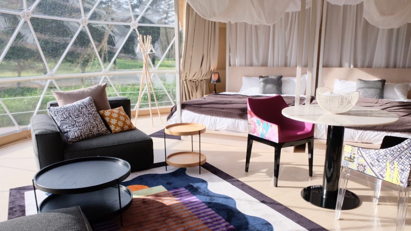A luxurious space with two 170cm wide canopy queen beds (Executive Suite Single Dome)