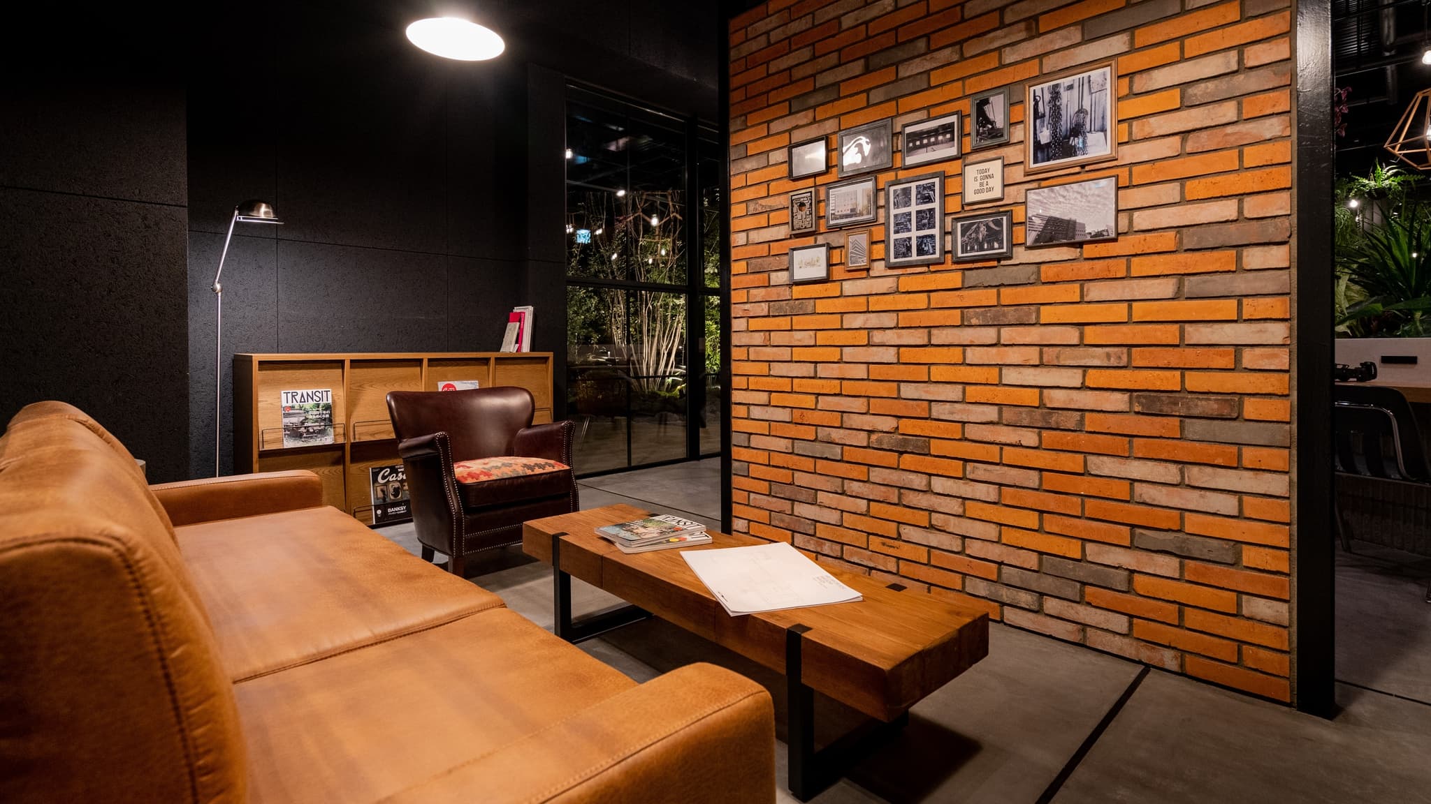 Interior - Lounge

