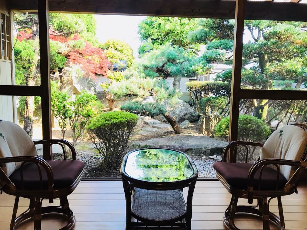 Whole-house rental by the garden