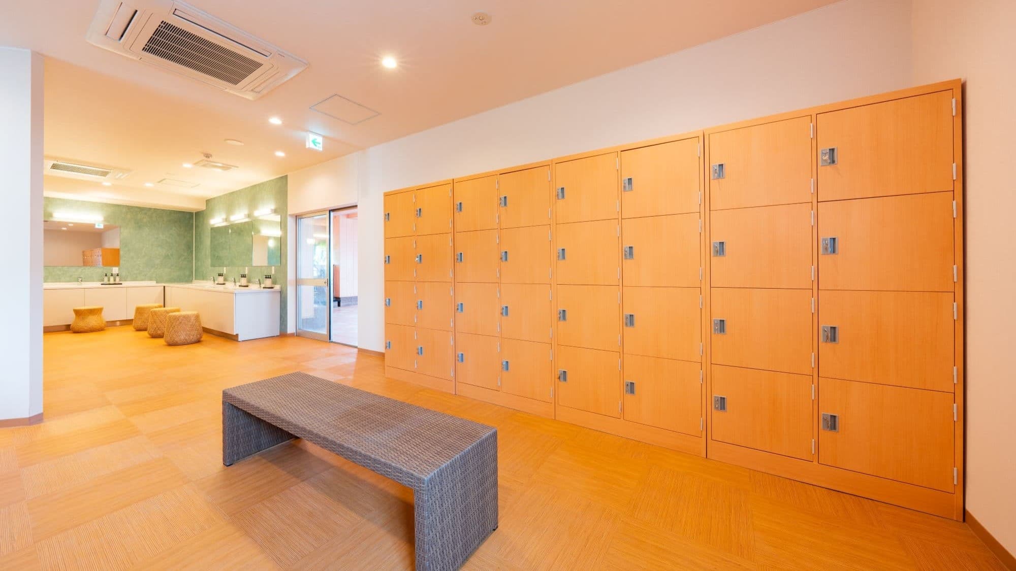 9th floor large bath Beppu changing room