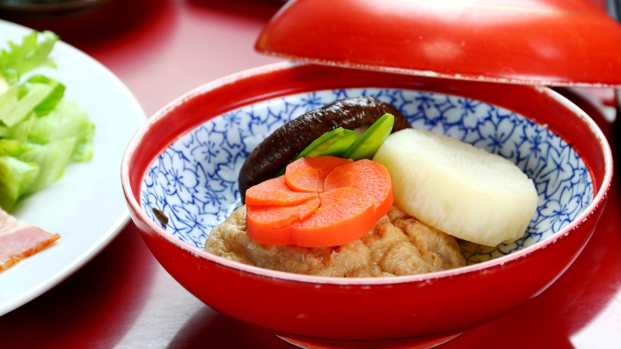 [Meals] Breakfast. Home-grown vegetables, seasonal fruits, and homemade side dishes will warm your body... a country breakfast.