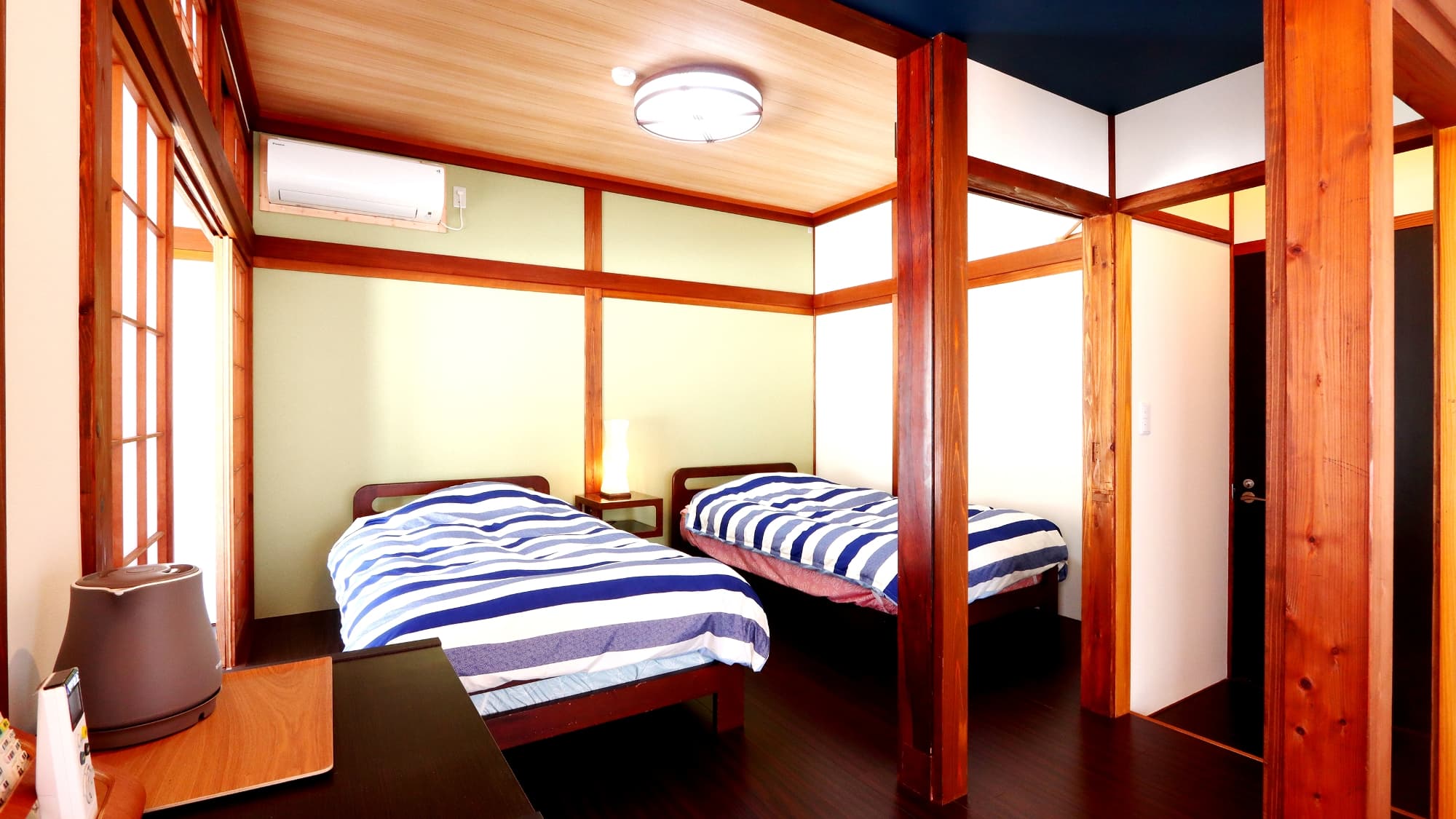 [Guest room] 202. This is a two-room adjoining guest room.
