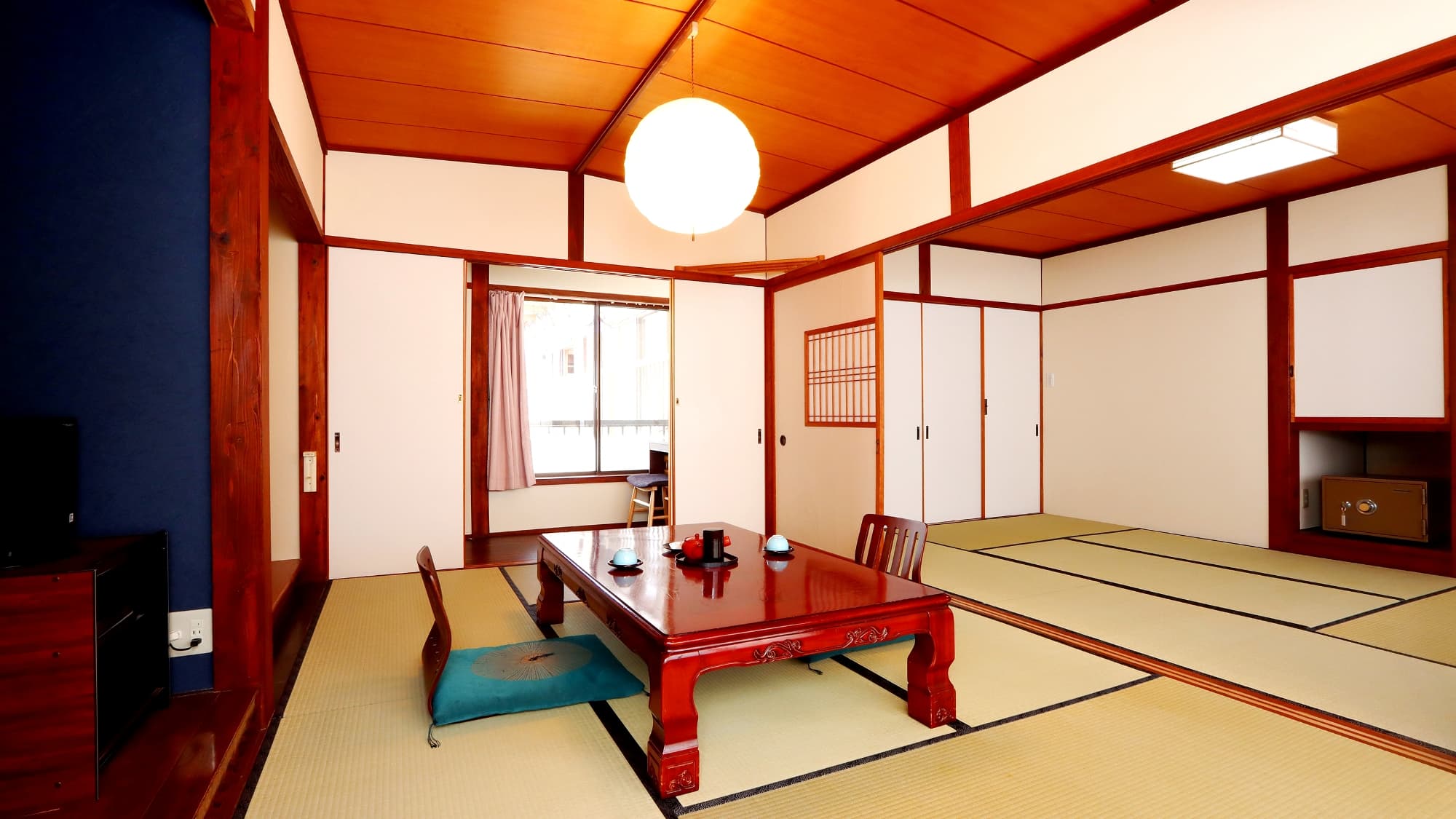 [Room] 206. This room is left to you for 2 hours.