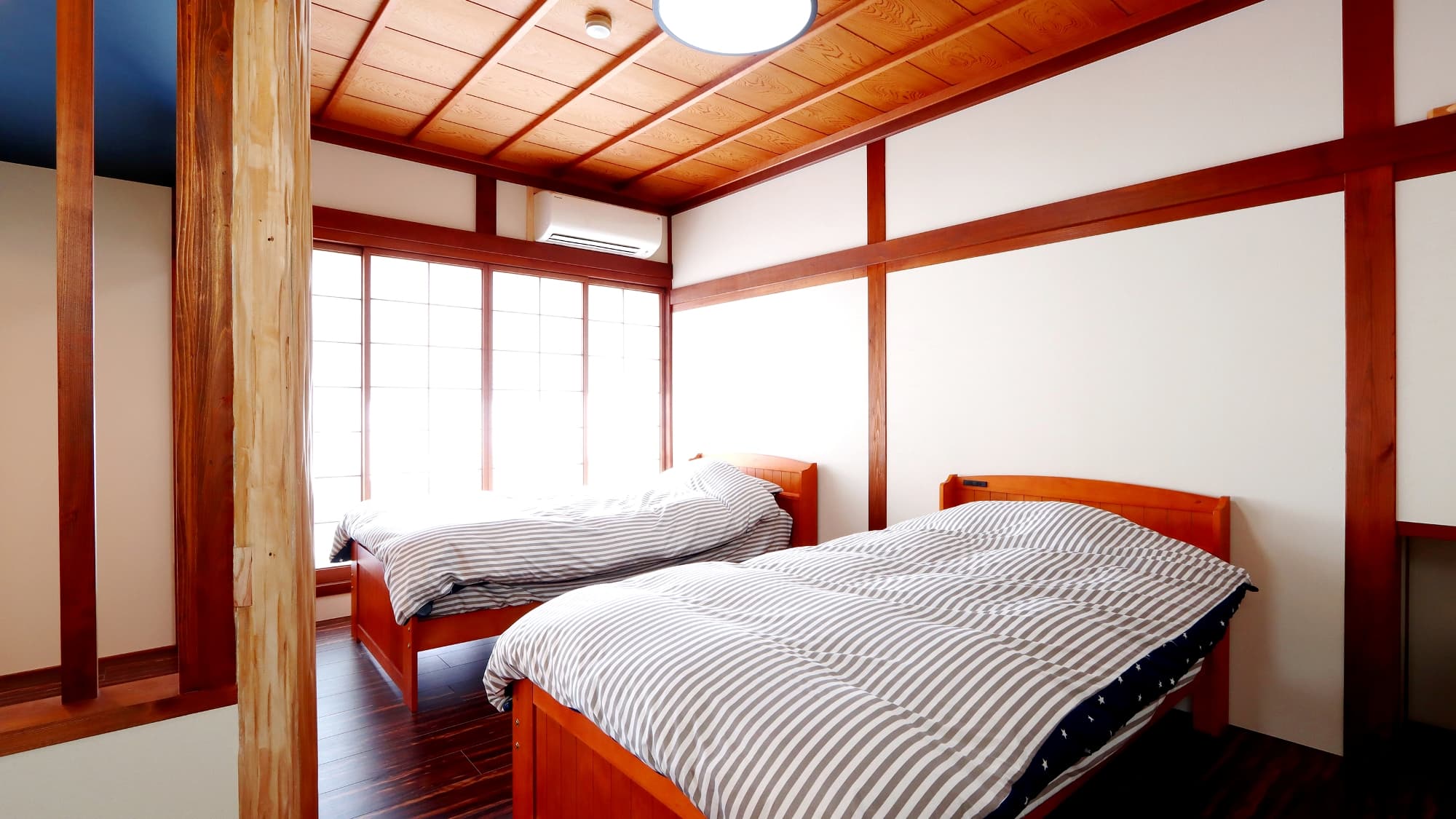 [Guest room] 204. This is a two-room adjoining guest room.