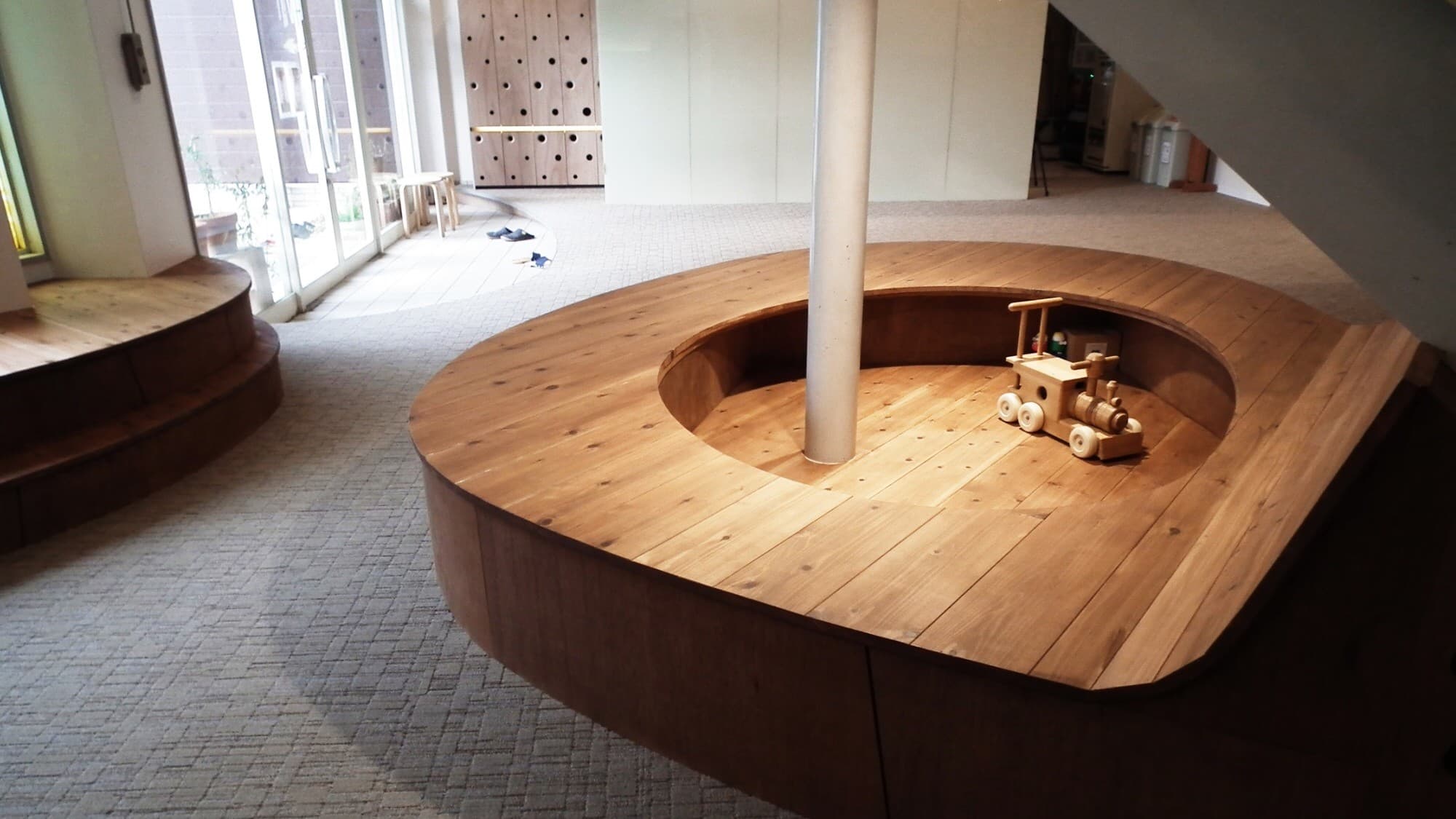 Lobby where you can feel the warmth of wood