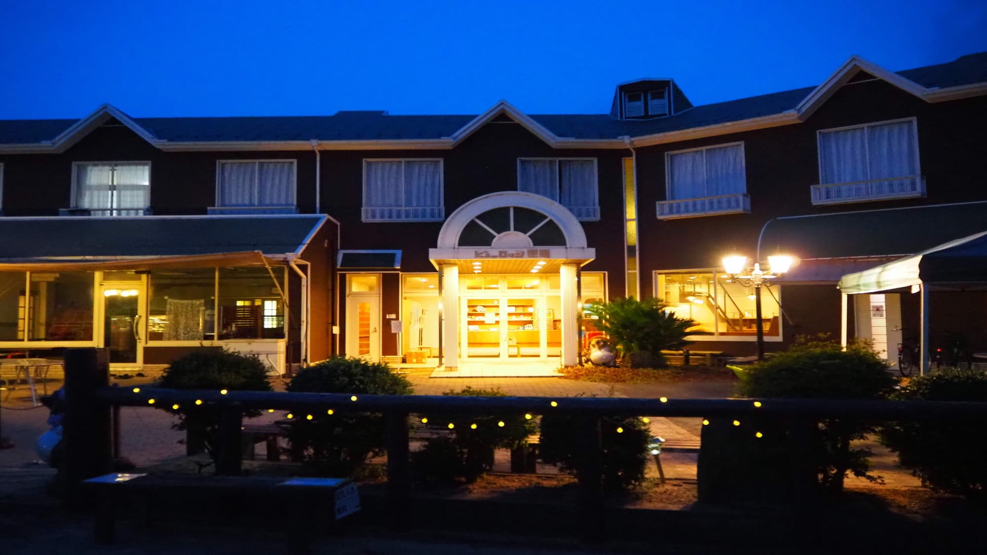 [Exterior] Illuminated at night ☆ The seasonal scenery of Lake Biwa spreads out.