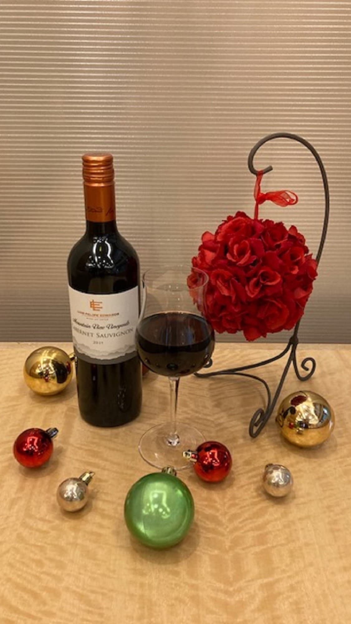 Please enjoy delicious wine by all means.