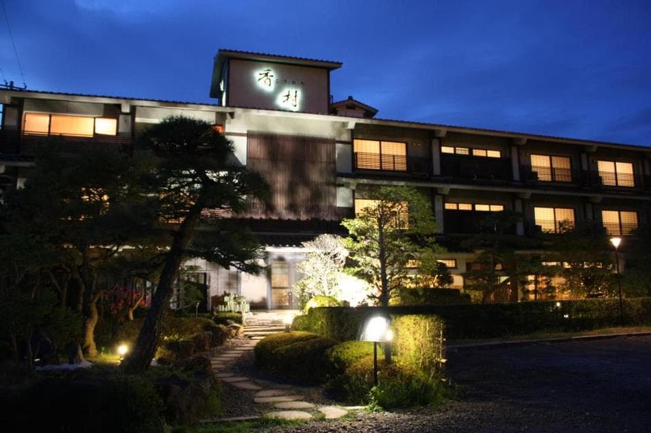 Exterior image (horizontal)