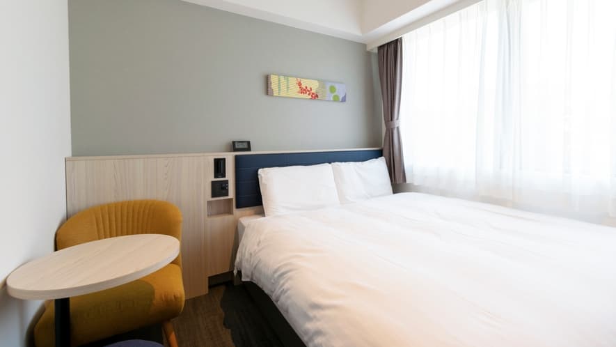 Queen Economy Room