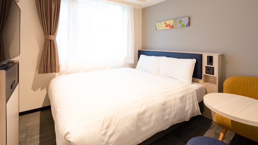 Queen Economy Room