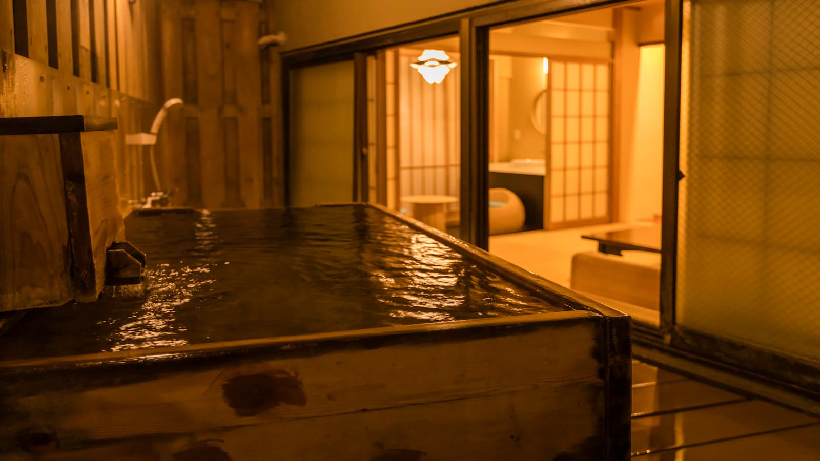[Large] Japanese-style room with 10 tatami mats